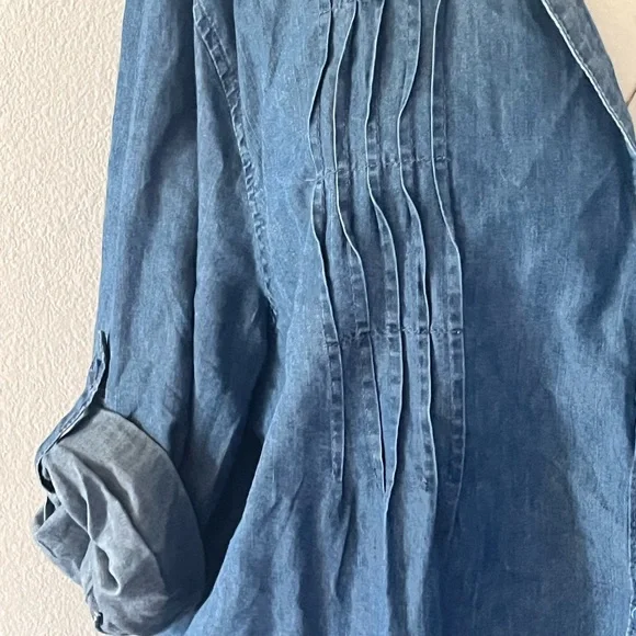 Gloria Vanderbilt Giselle Chambray button down top - Picture 4 of 9